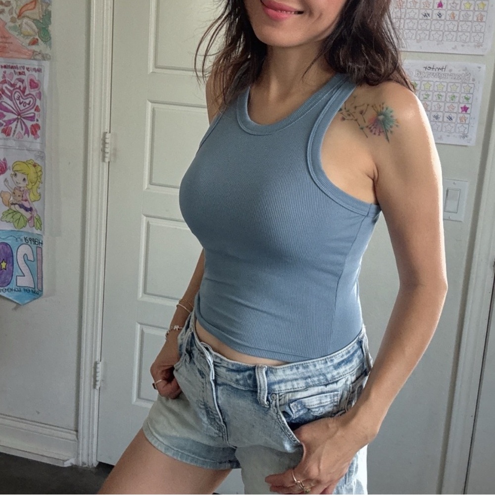 Solid Ribbed Fitted Tank Top - Picture 3 of 5
